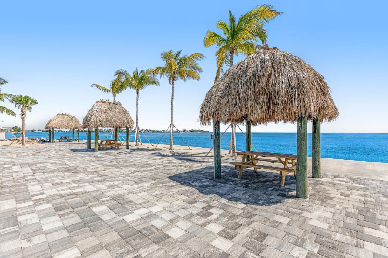 Ocean Isles 50 Hotel Marathon Exterior photo
